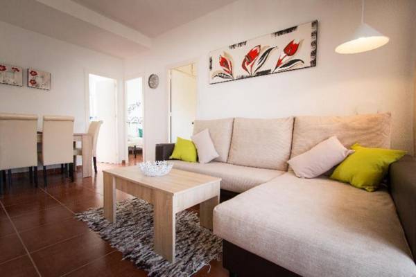 Apartamento de 3 dormitorios con terraza y piscina comunitaria