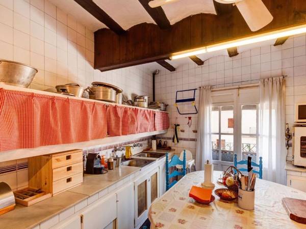 Rustic Holiday Home in Tolva near Mont Rebei Lake