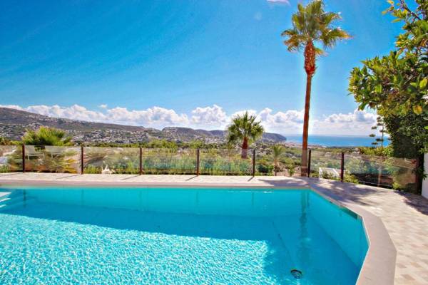 Suerte - sea view villa with private pool in Moraira