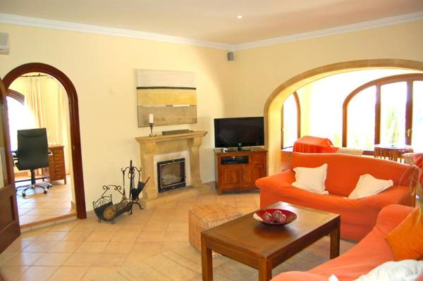 Workspace - Fantastic villa with sea views pool and garden