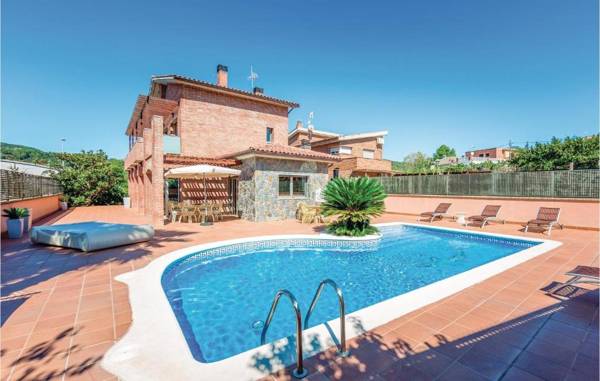 Stunning home in Viladecavalls with WiFi and 5 Bedrooms