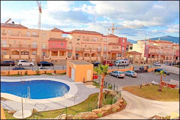 Apartamento en segunda linea con piscina comunitaria