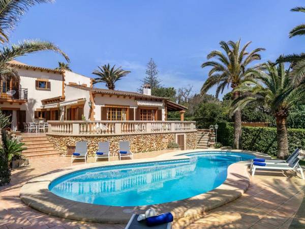 Beautiful villa for 8 people with pool garden terrace with sea views