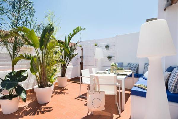 Sitges Group Blue&White