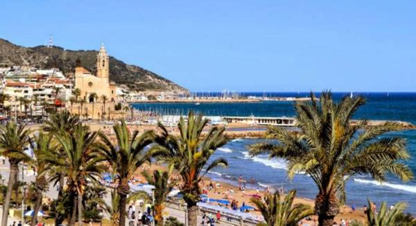 Hola! - Sitges by the beach