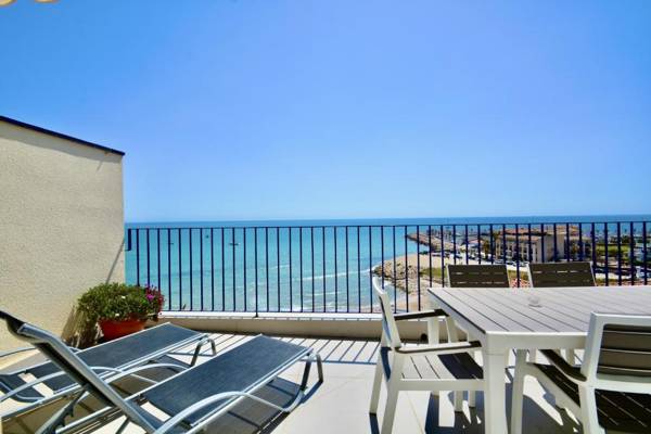 MARINA stunning duplex with views over the beach