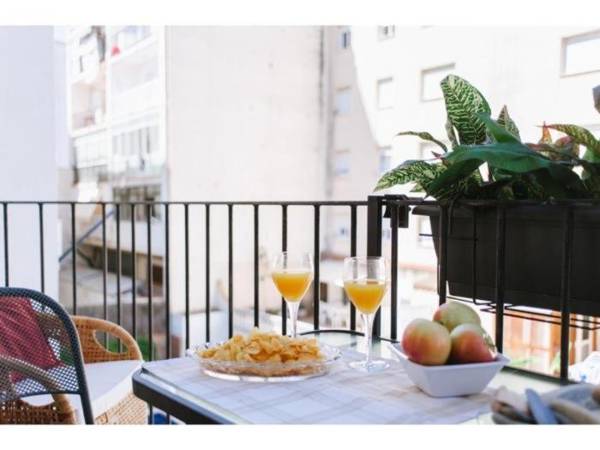 Sitges Spaces Deluxe Beach Apartment- 3 Bedroom 2 Bathroom Next to Beach Sleeps 8