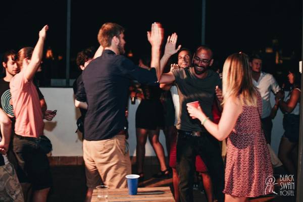 Black Swan Hostel Sevilla