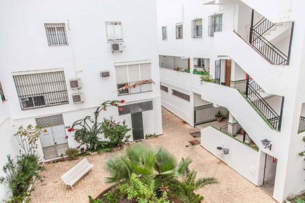 COZY 1BR APT RECENTLY RENOVATED IN CITY CENTRE
