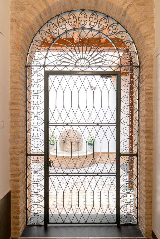 Genteel Home Acanthus