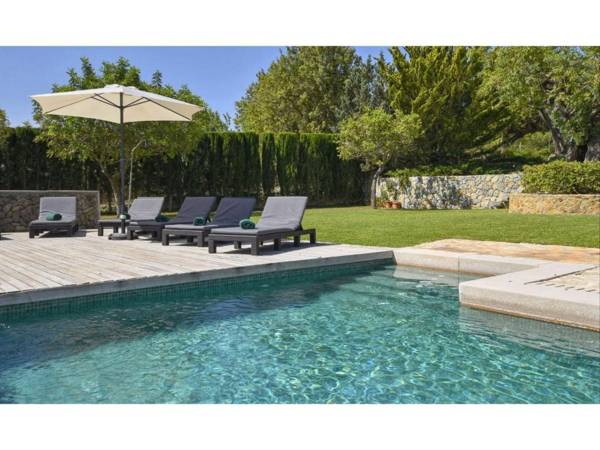 Beautiful country house with pool and views of the Tramuntana for 8 people