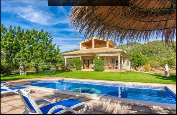 Villa Cas Mestre con piscina en entorno rural