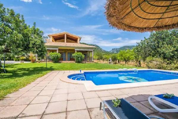Villa Cas Mestre con piscina en entorno rural