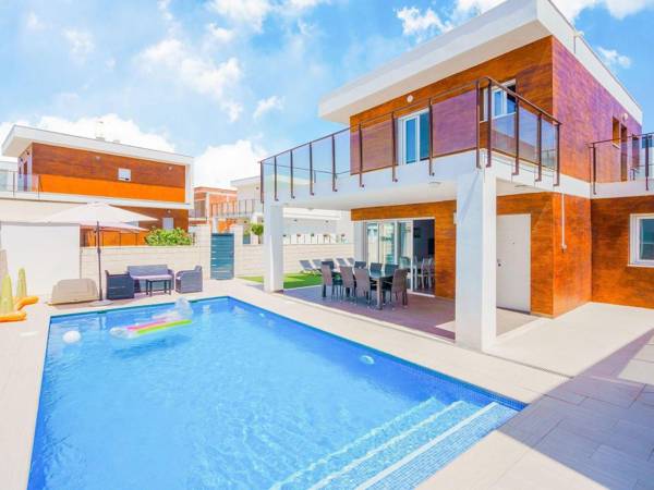 Splendid Villa in Gran Alacant with Private Swimming Pool