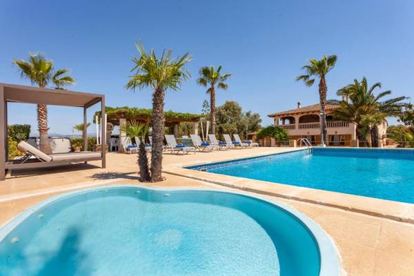 Villa in Can Picafort located in the countryside near the beach has 5 bedroom