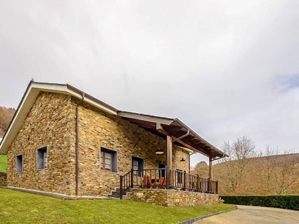 Secluded Cottage in Villanueva de Oscos with Private Garden