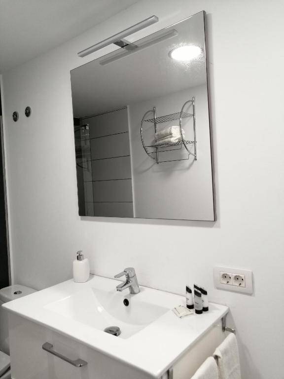 ISLAND 201 Modern & Minimalist Apartments