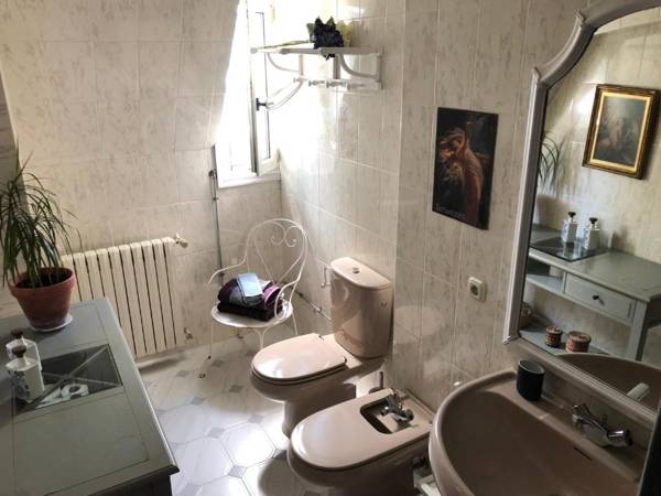 Far Out Inn Guesthouse