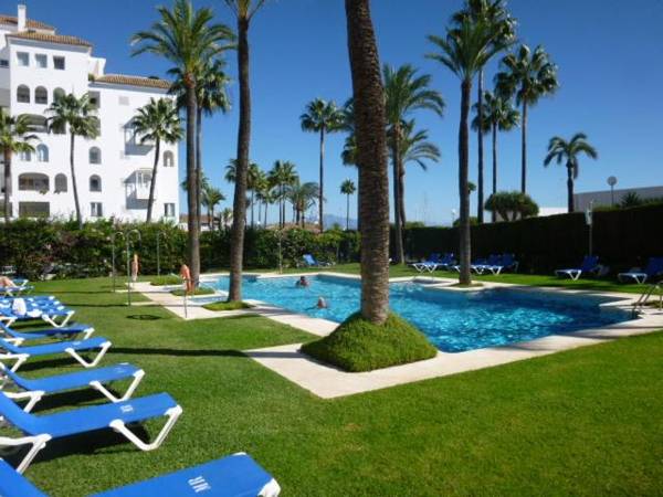 2233-Lovely 2 bedrooms on the beach pool and port