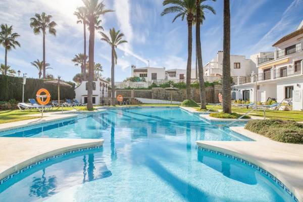 2261-Superb apt on the beach on Duquesa harbour