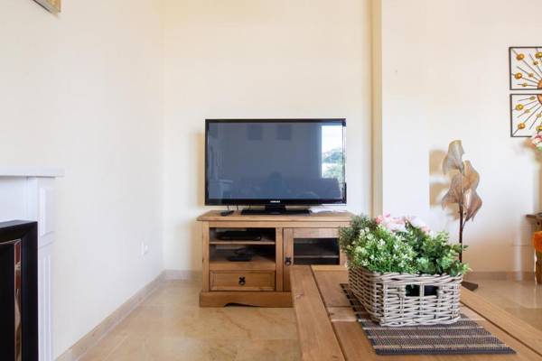 2261-Superb apt on the beach on Duquesa harbour