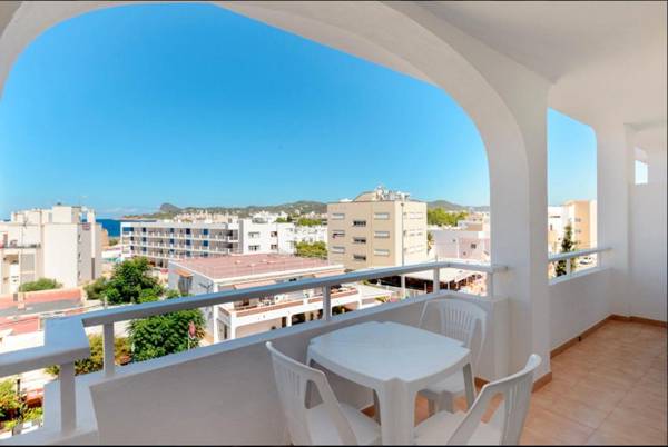 One bedroom appartement with sea view shared pool and furnished balcony at Sant Josep de sa Talaia