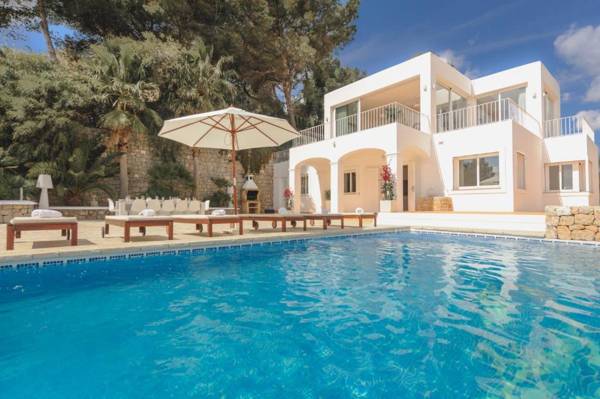 Villa Bellavista has stunning views and a private infinity pool