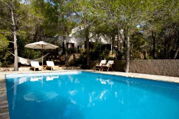 A pleasantly furnished villa in a wooded area. The villa enjoys tranquillity and privacy.