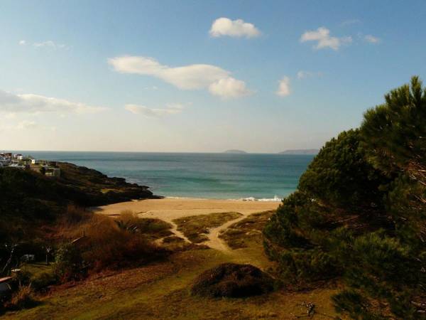 Large sunny apartment in Sanxenxo with direct access to the beach