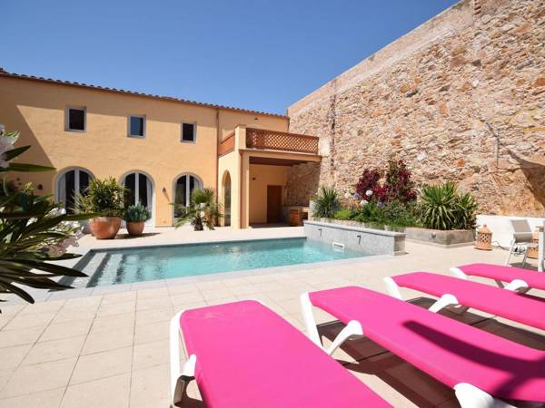 Beautiful authentic house with large patio and swimming pool near the beach