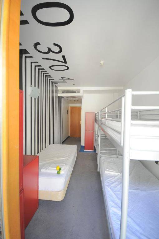 Albergue Revolutum Hostel
