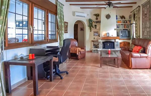 Workspace - Three-Bedroom Holiday Home in Rojales