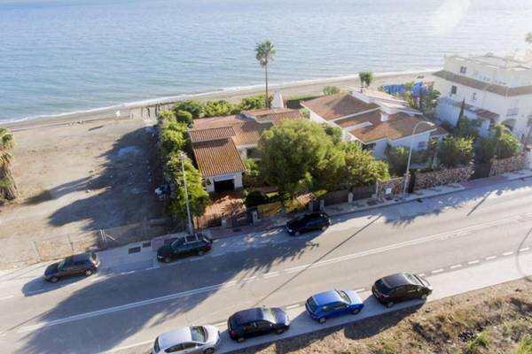 CASA ALBORAN Beachfront 9PAX