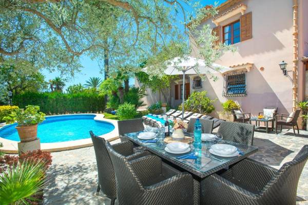 Exclusive Villa Suavet Petit with a Stunning Pool