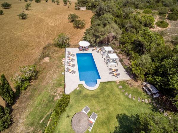 Villa Siquier - Luxury Retreat with Mountain Views