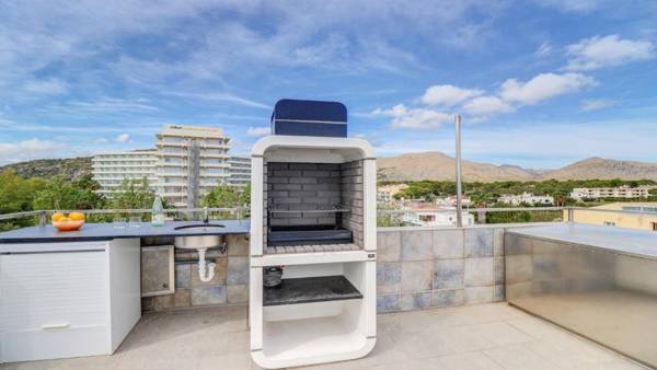 2 bedrooms appartement at Puerto de Pollenca 100 m away from the beach with sea view jacuzzi and terrace
