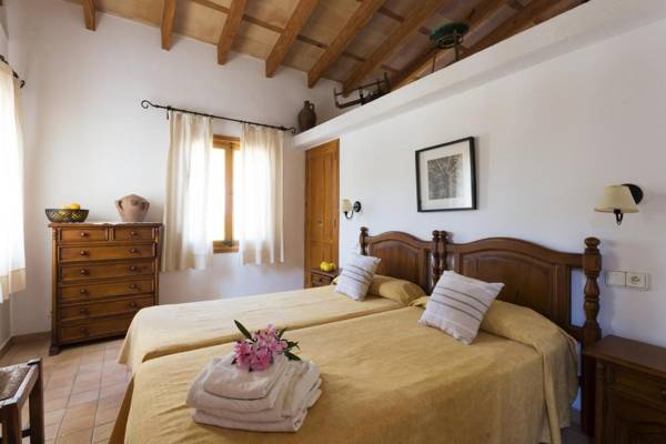 2 bedrooms appartement with shared pool enclosed garden and wifi at Pollenca 1 km away from the beach