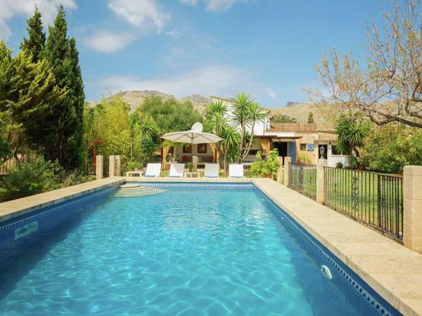 Luxurious country house with heated pool for 8 people in Pollensa