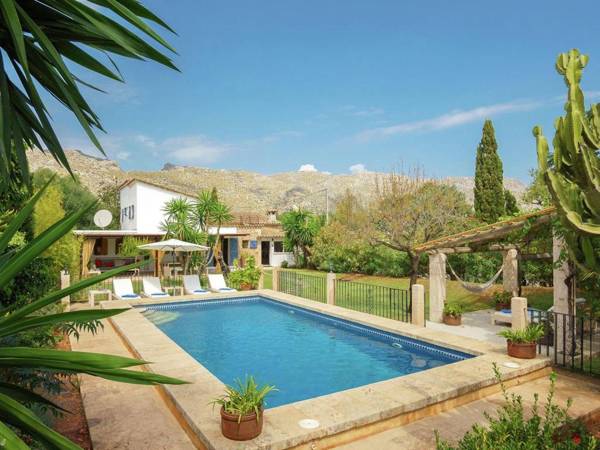 Luxurious country house with heated pool for 8 people in Pollensa