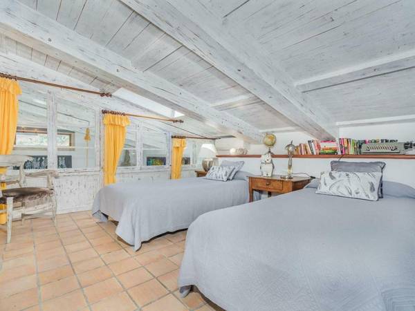 Beautiful country house set on a hilltop with views of the Sierra de Tramuntana