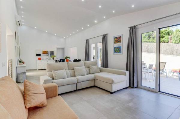 Villa Zaragoza by Villa Plus