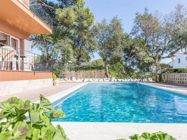 Apartment near the sea with shared swimming pool in Costa Brava