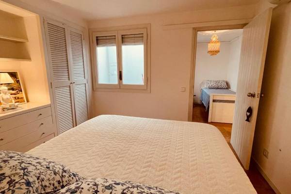 Penthouse on Passeig del Mar de tamariu Large Terrace Free WiFi