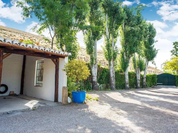 Cozy Cottage in El Padul with Swimming Pool