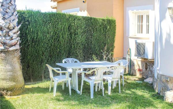 Nice home in Oliva w/ WiFi Outdoor swimming pool and 2 Bedrooms