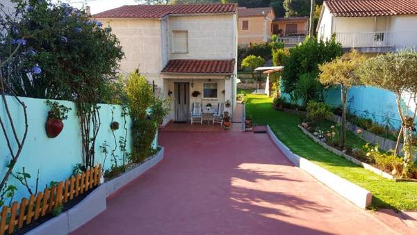 4 bedrooms house with jacuzzi enclosed garden and wifi at O Rosal 2 km away from the beach