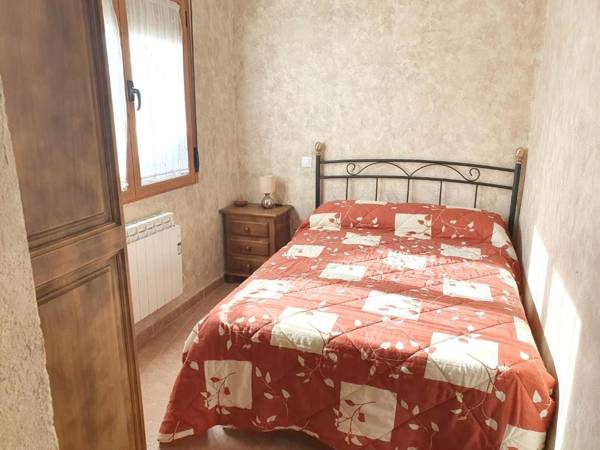 5 bedrooms house with furnished terrace at Navaluenga