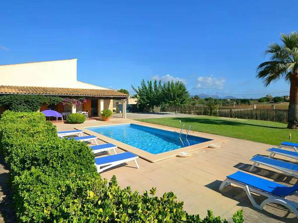 Cozy cottage with private pool 3 km from the sandy beaches of Can Picafort