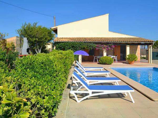Cozy cottage with private pool 3 km from the sandy beaches of Can Picafort