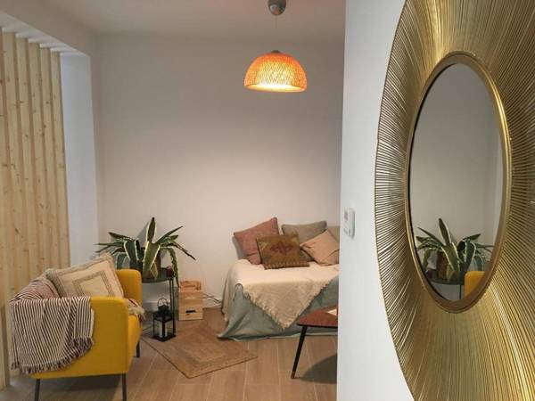 Romea Suites